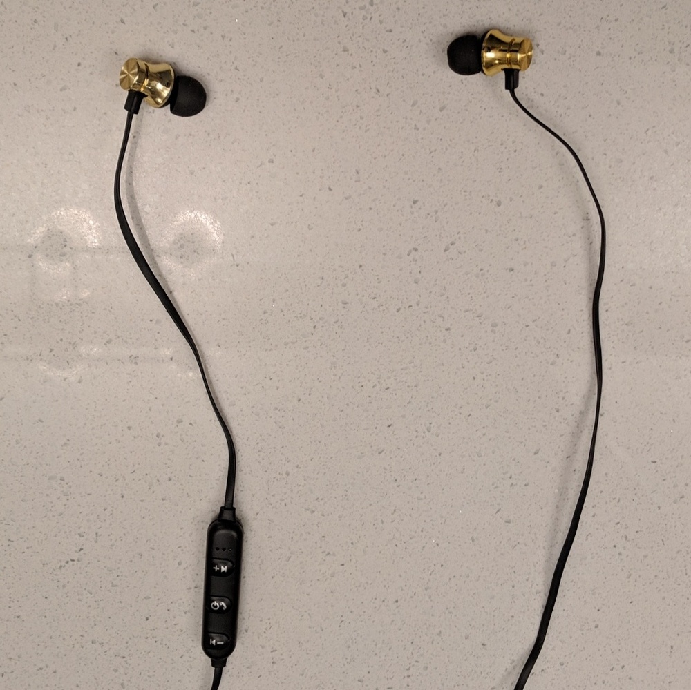 Bluetooth earbuds - Picture 3 of 3